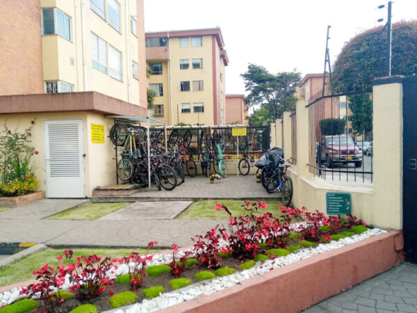 ARRIENDO APARTAMENTO EN TECHO - Imagen 2