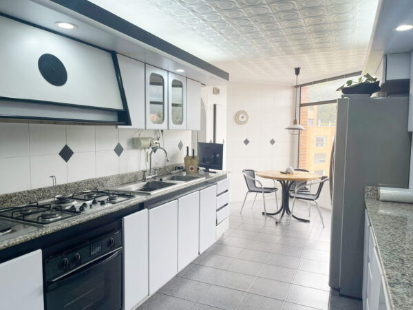 VENTA DE EXCELENTE APARTAMENTO EN USAQUÉN BOGOTÁ - Imagen 10